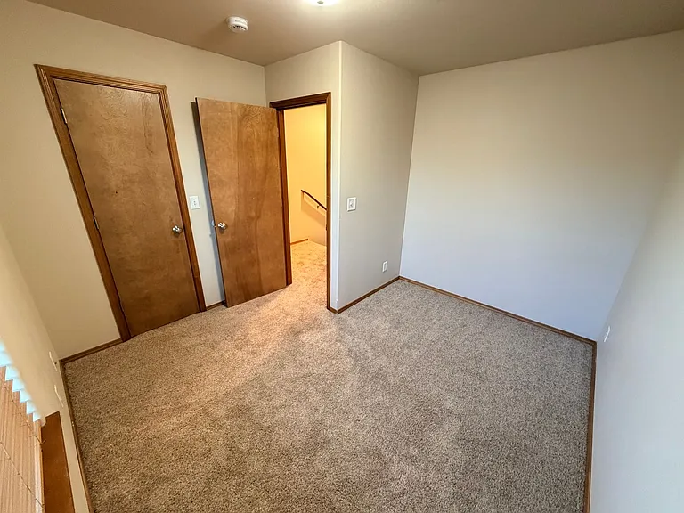 435 E St NE — Photo 8