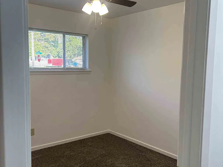 2513 Redbud St — Photo 8