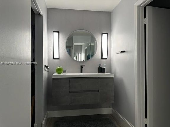 4th image of 300 Lakeside Ct #198