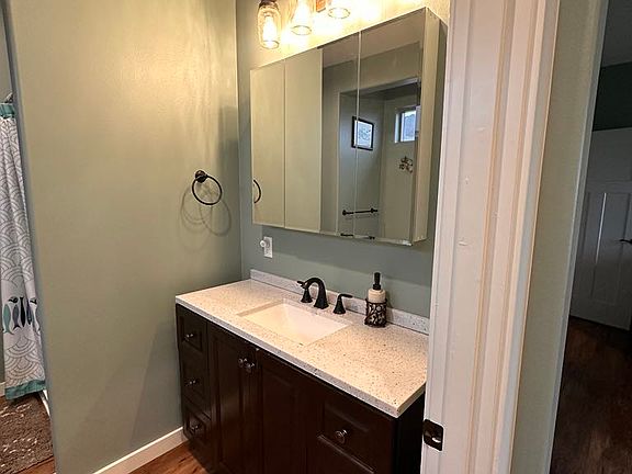 Upper level Master Bath