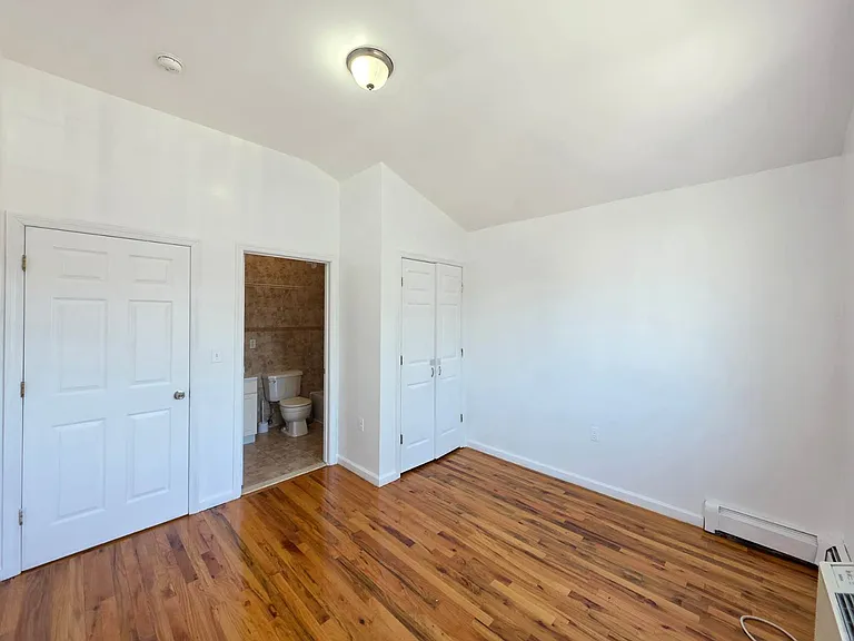 2368 W 12th St #3 — Photo 13