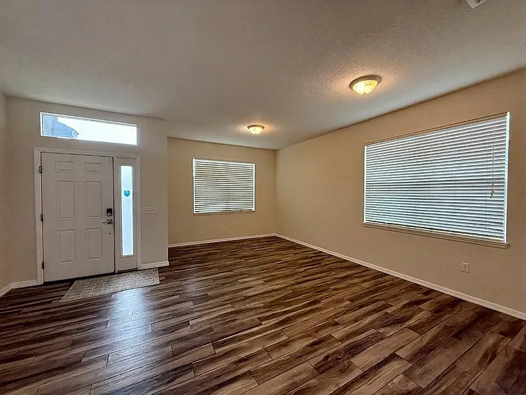 811 Krenson Woods Ln — Photo 8
