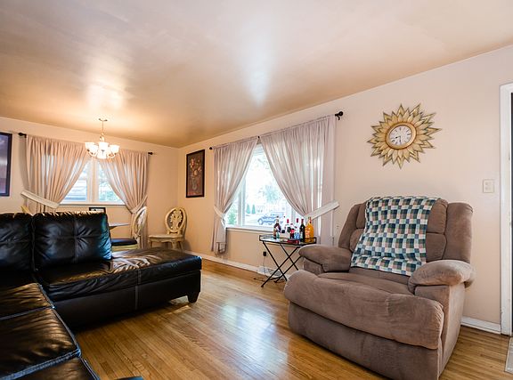 4th image of 114 N Elmwood Dr