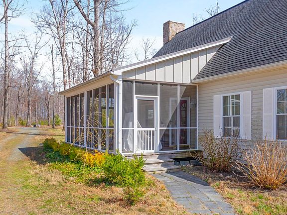 4th image of 379 Fox Ridge Ln