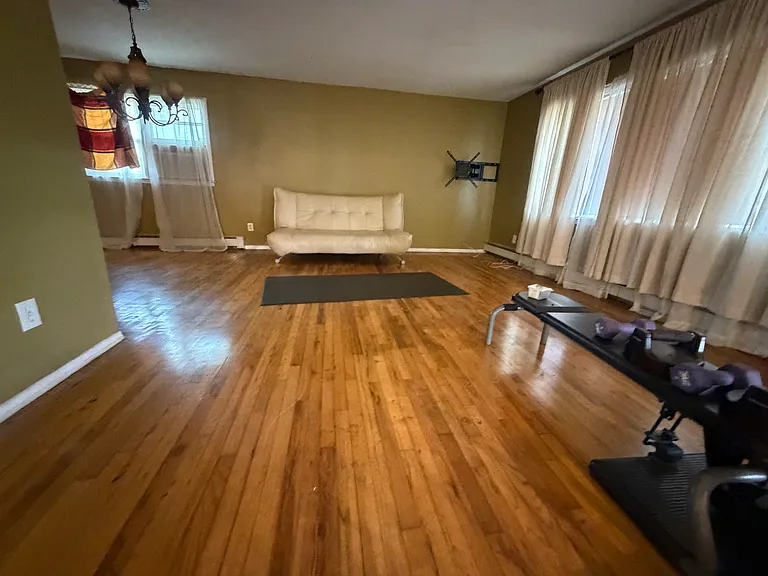 143 Wellington Rd — Photo 4