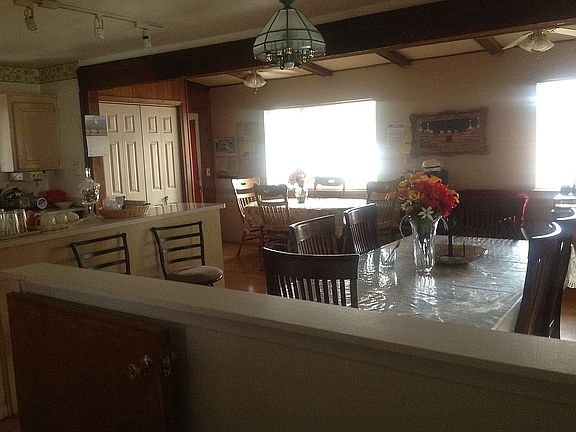 3rd image of 5257 Earl Dr