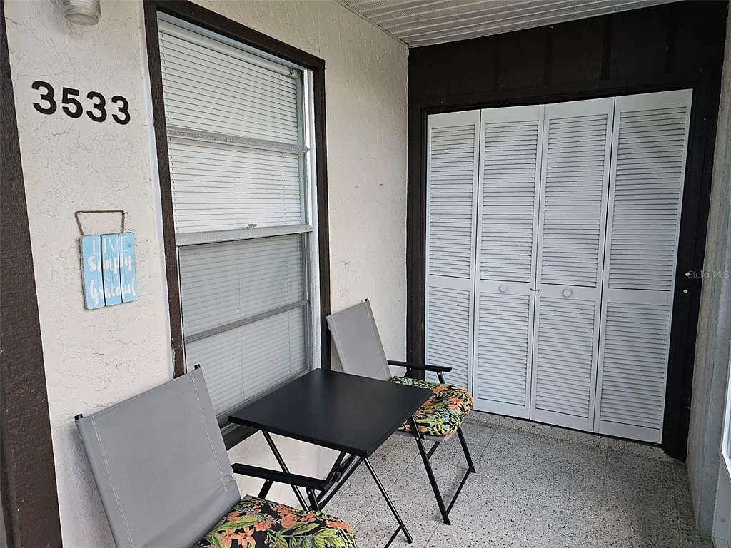 2 bed, 2.0 bath, 912 sqft, $1,500 — Photo 2