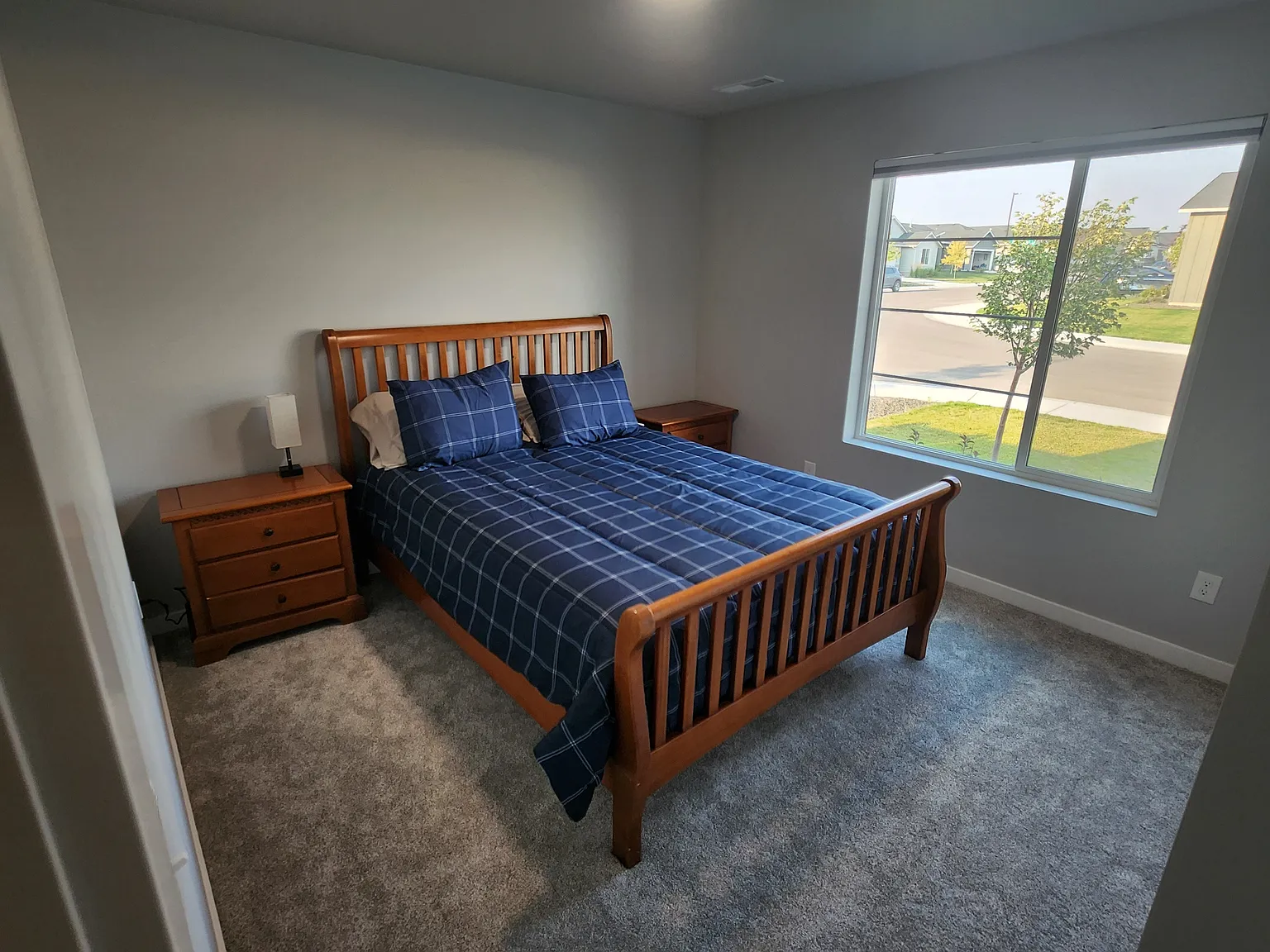 4 bed, 1860 sqft, $900 — Photo 1