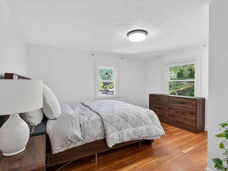 64 Redlands Rd — Photo 17