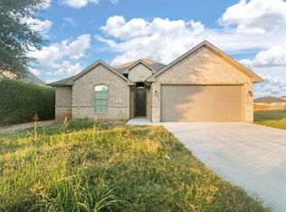 1707 Lakeway Dr, Cleburne, TX 76033