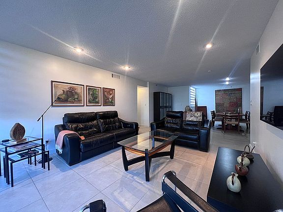 3rd image of 6463 La Costa Dr APT 105