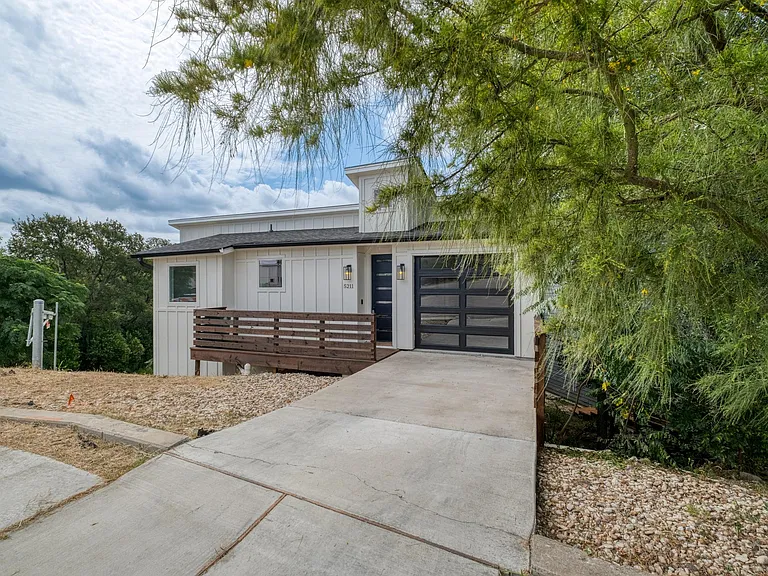 5211 Rob Scott St — Photo 2