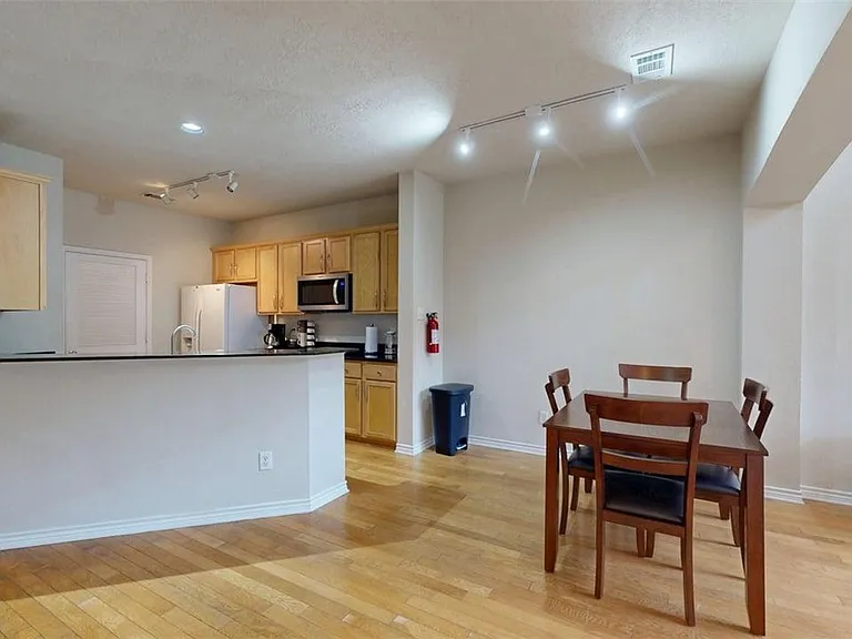 4307 Spring Hill Dr — Photo 7