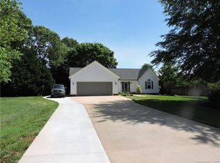 6567 Forest Creek Dr, Denver, NC 28037