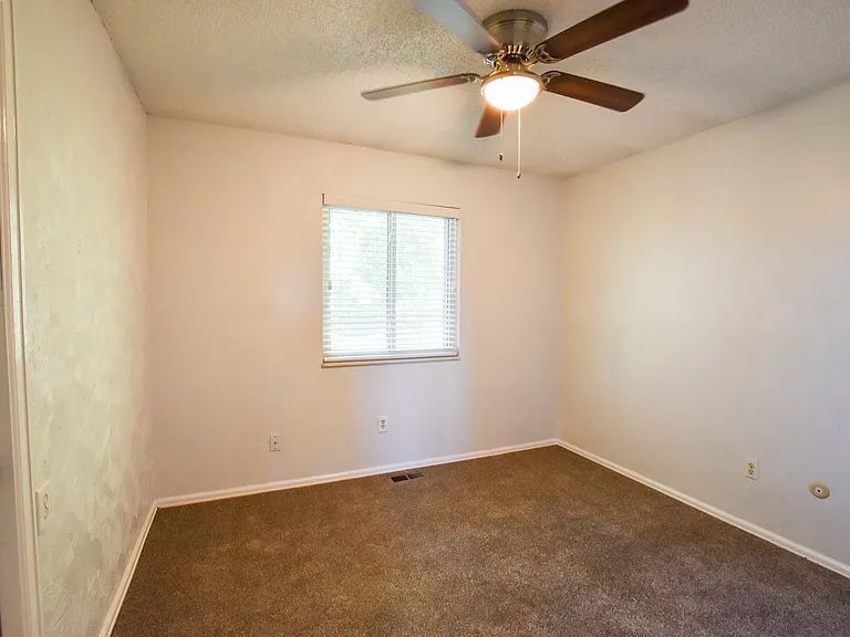 4925 Hackamore Dr N — Photo 23