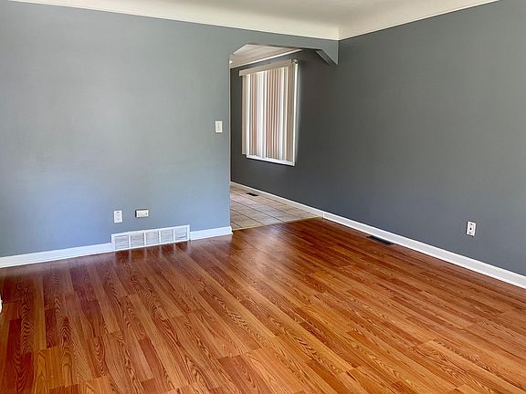 4th image of 1143 E Meyers Ave