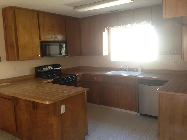 825 W Union Ave — Photo 13