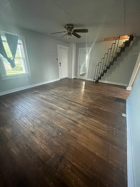 5 bed, 996 sqft, $2,100 — Photo 3