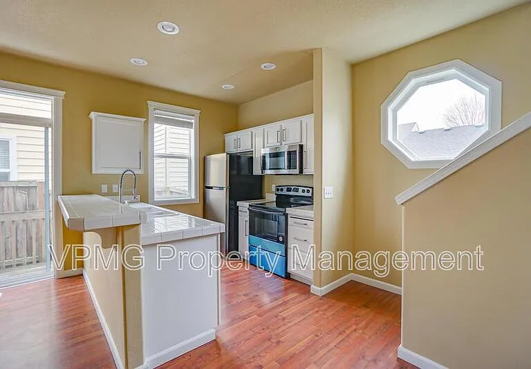 7809 NE 24th Ct — Photo 6