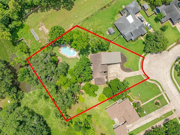 2nd image of 202 Raintree Ln