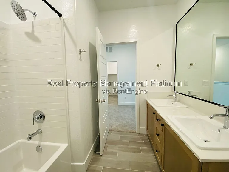2752 E Tamarind Dr — Photo 31
