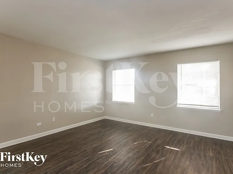 6217 Pine St — Photo 4