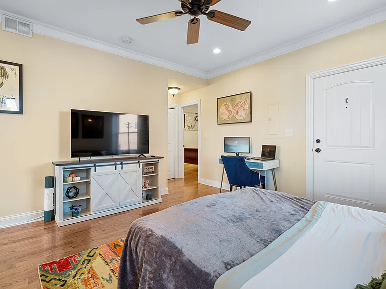 2117 W Irving Park Rd #3R — Photo 11