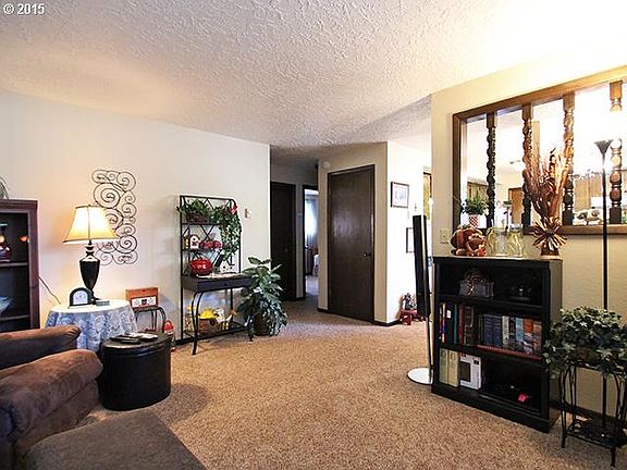 4th image of 3607 NE 45th St #21