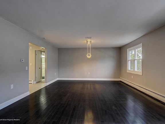 3rd image of 7 Olstins Ct