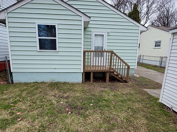 3rd image of 1154 E Meyers Ave