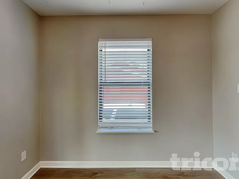 1164 Lewiston St — Photo 3