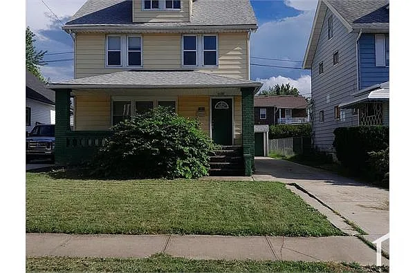 13624 Thornhurst Ave photo 1