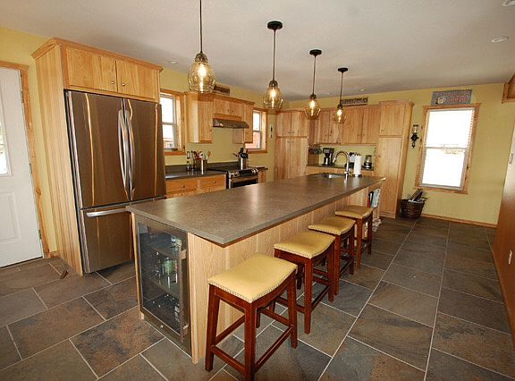 Eat-In Kitchen