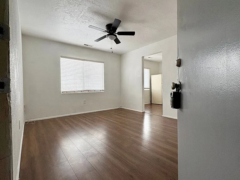 513 E 700 S — Photo 3