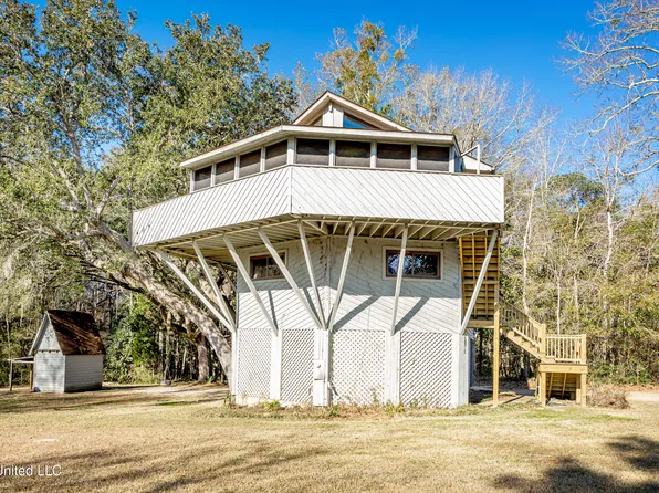 7417 Bluff Point Rd, Gautier, MS 39553