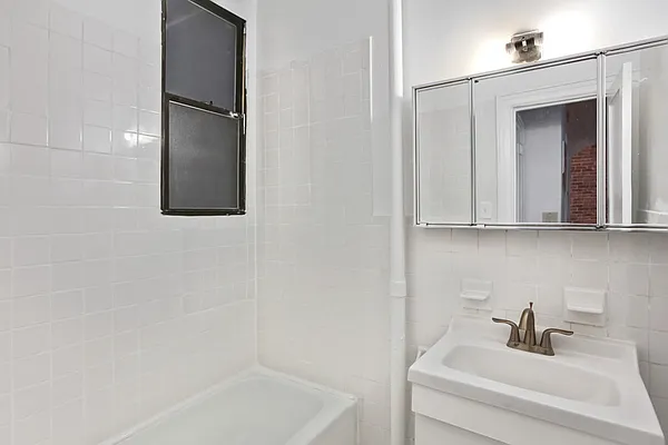 Rented by Cooper & Cooper Real Estate | media 21