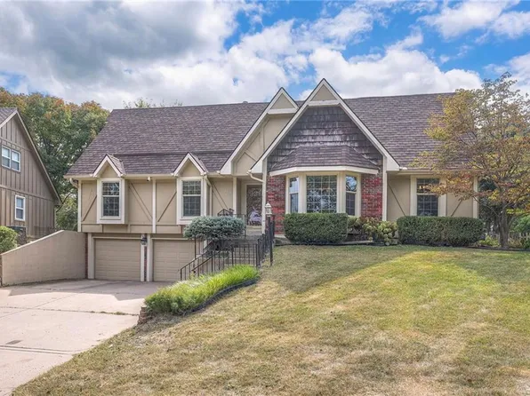 3631 NE Basswood Dr, Lees Summit, MO 64064