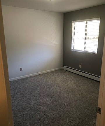 4th image of 1140 Walnut Ave APT 19