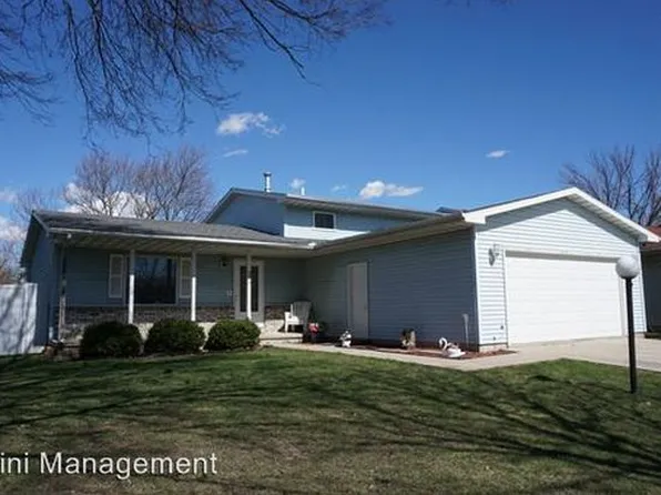 302 Nelson Ct, Champaign, IL 61820
