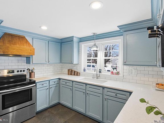 5th image of 21 W Cherry Ln