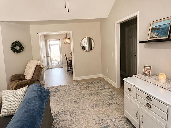 5th image of 3150 Oleander Dr
