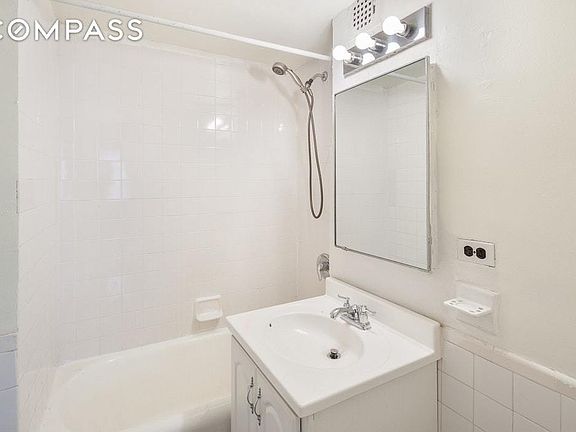 4th image of 45 Tudor City Pl APT 1007
