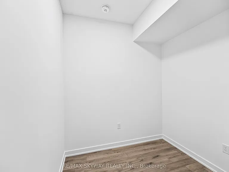15 Skyridge Dr #521 — Photo 32