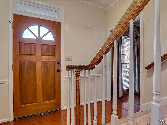 5th image of 705 Fair Oaks Ln
