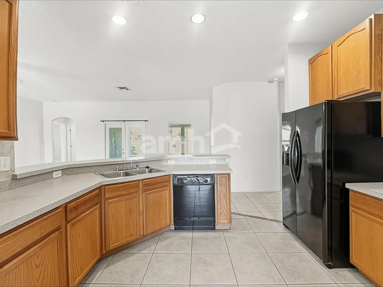 4 bed, 3.0 bath, 2360 sqft, $3,045 — Photo 4