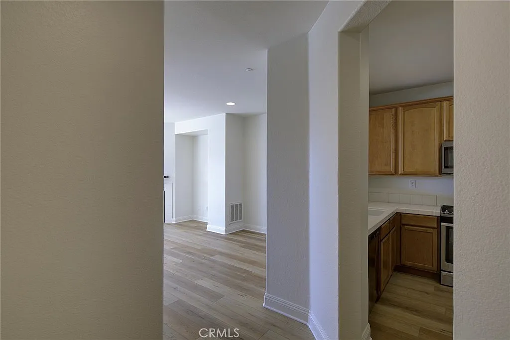 3 bed, 2.5 bath, 1386 sqft, $2,595 — Photo 2