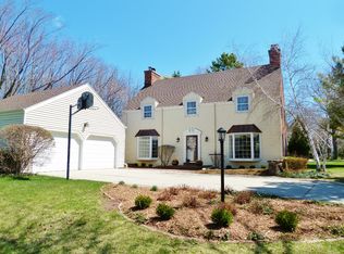 730 W McIntosh Ln, Mequon, WI 53092