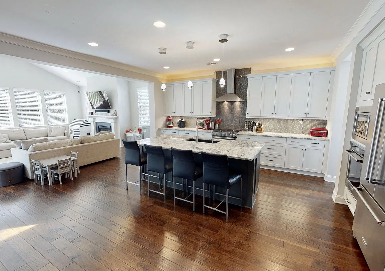 1016 N Sharon Amity Road — Photo 4