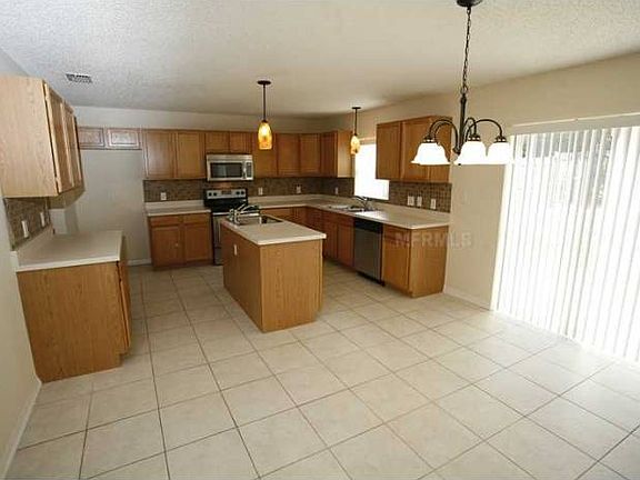 4th image of 2821 E Waco Dr