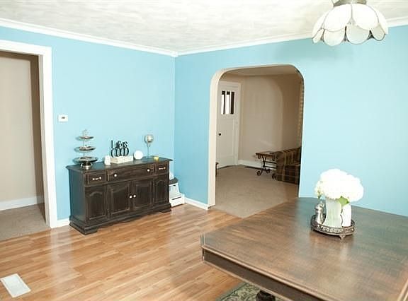 5th image of 1319 E Van Buren St